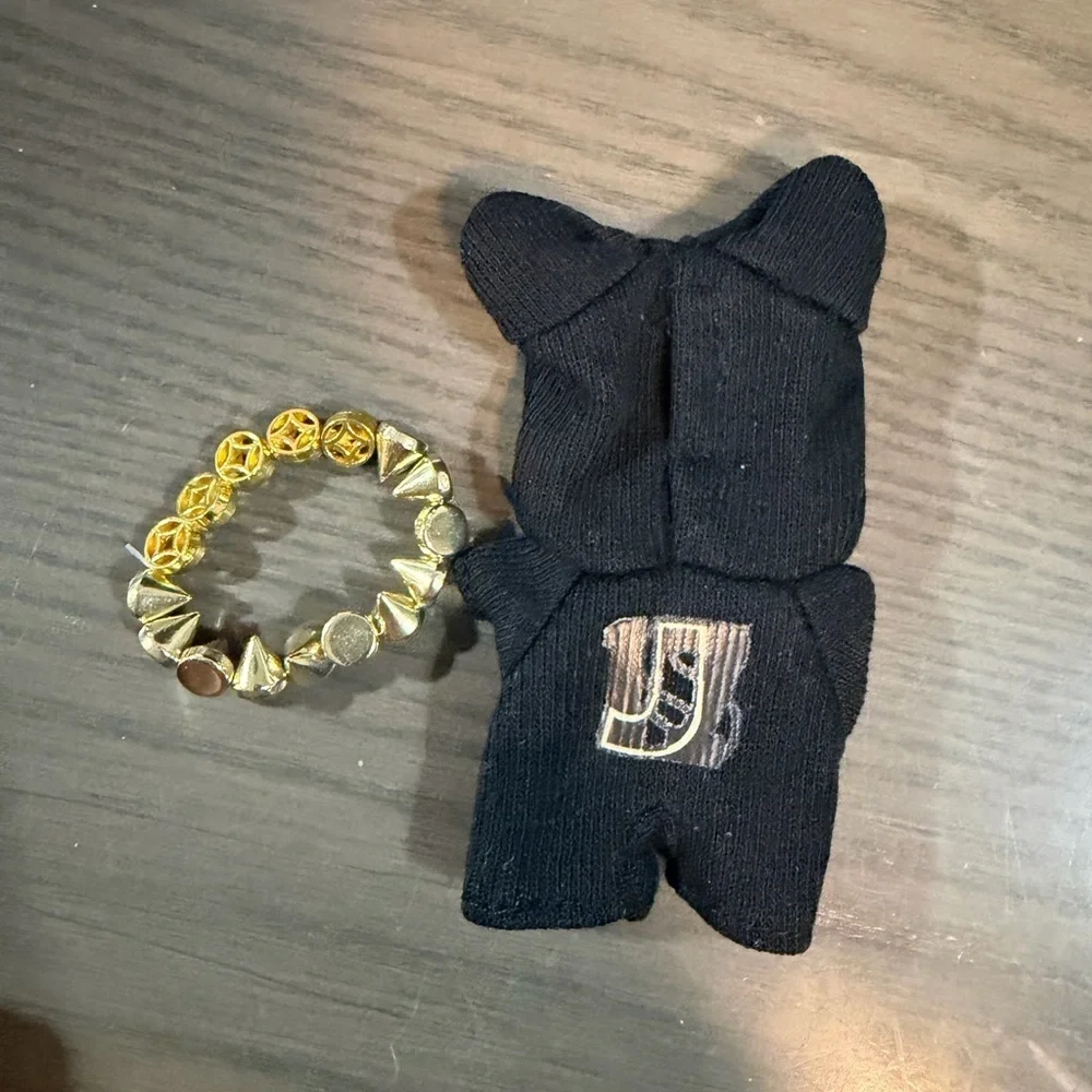 Labubu Pin for Love K-Pop Outfit